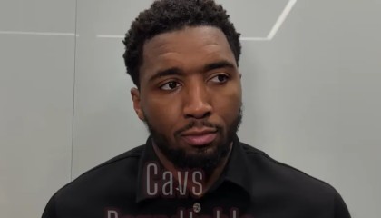 星空体育-米切尔谈防守：如果你控制不住持球人，一切就会连锁反应